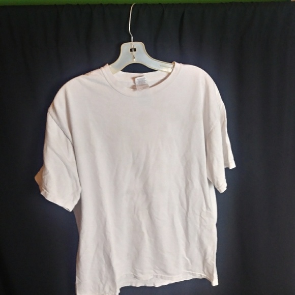 Gildan white tee - Picture 1 of 2